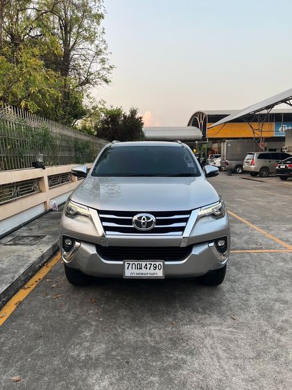 Toyota Fortuner 2018 2.4 V Utility-car ดีเซล เกียร์อัตโนมัติ บรอนซ์เงิน รูปที่ 2