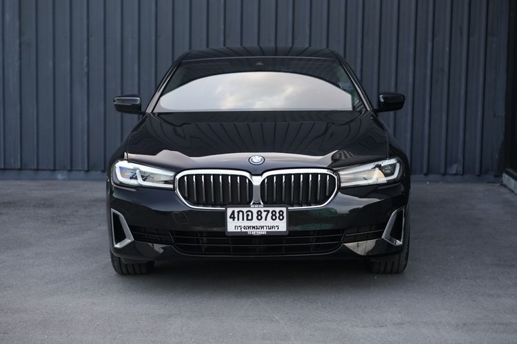 BMW Series 5 2023 530e Sedan ปลั๊กอินไฮบริด (PHEV) ไม่ติดแก๊ส เกียร์อัตโนมัติ ดำ รูปที่ 2