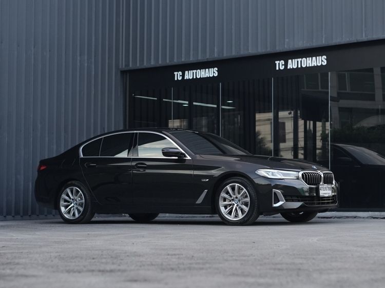 รถ BMW Series 5 530e สี ดำ