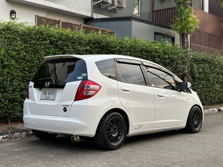 Honda Jazz 2010 1.5 S Sedan เบนซิน ไม่ติดแก๊ส เกียร์ธรรมดา ขาว รูปที่ 2