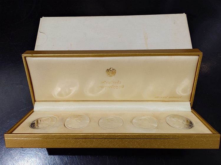 เหรียญพระพุทธปัญจภาคี เนื้อเงิน พิมพ์ใหญ่ ที่ระลึกพระราชพิธีกาญจนาภิเษก ในหลวงรัชกาลที่9 ปี พ.ศ.2539 พร้อมกล่อง ครบชุด 5 เหรียญ รูปที่ 5