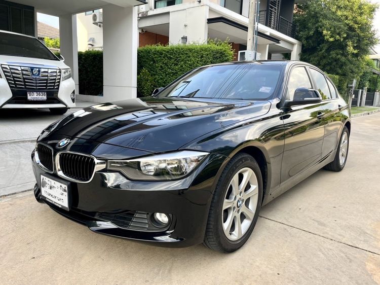 BMW Series 3 2014 320i Sedan เบนซิน ไม่ติดแก๊ส เกียร์อัตโนมัติ ดำ รูปที่ 3