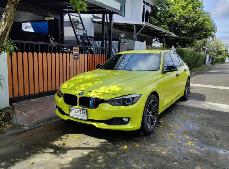 BMW Series 3 2014 320i Sedan เบนซิน ไม่ติดแก๊ส เกียร์อัตโนมัติ ดำ รูปที่ 2