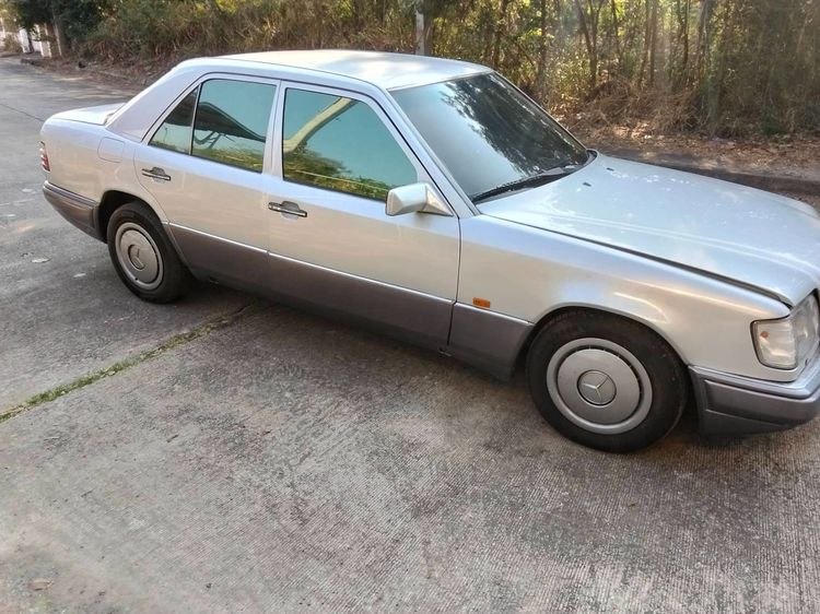 Mercedes-Benz E-Class 1994 E220 Sedan เบนซิน เกียร์อัตโนมัติ เทา รูปที่ 2