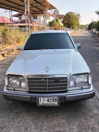 Mercedes-Benz E-Class 1994 E220 Sedan เบนซิน เกียร์อัตโนมัติ เทา รูปที่ 3