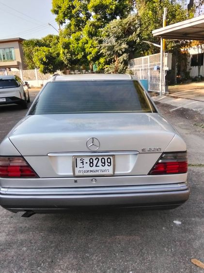 Mercedes-Benz E-Class 1994 E220 Sedan เบนซิน เกียร์อัตโนมัติ เทา รูปที่ 4
