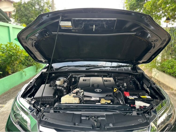 Toyota Fortuner 2018 2.4 V 4WD Utility-car ดีเซล ไม่ติดแก๊ส เกียร์อัตโนมัติ ดำ รูปที่ 4