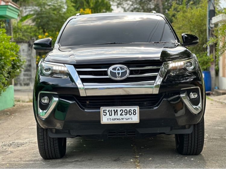 รถ Toyota Fortuner 2.4 V 4WD สี ดำ