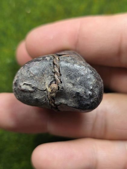 พระปิดตาคลุกรักถักลวดเก่าๆ รูปที่ 3