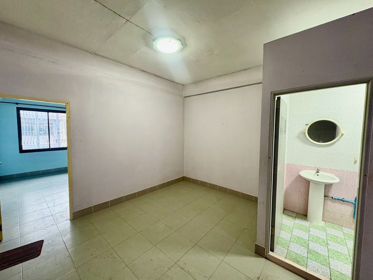 ให้เช่าอาคารพาณิชย์ อ้อมใหญ่ 4 ชั้นครึ่ง พื้นที่ใช้สอยกว่า 220ตรม. หน้ากว้าง4เมตร ลึก15เมตร  เหมาะสำหรับทำออฟฟิศ-สตูดิโอ รูปที่ 3