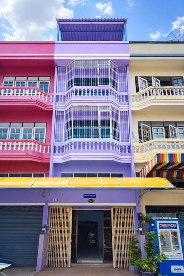 ให้เช่าอาคารพาณิชย์ อ้อมใหญ่ 4 ชั้นครึ่ง พื้นที่ใช้สอยกว่า 220ตรม. หน้ากว้าง4เมตร ลึก15เมตร  เหมาะสำหรับทำออฟฟิศ-สตูดิโอ