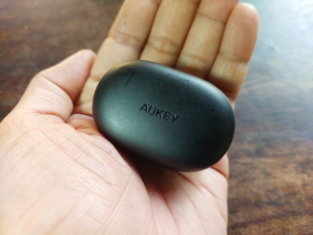 อื่นๆ หูฟังบลูทูธ AUKEY เสียงดี แบตอึด ฟังได้ยาวๆ