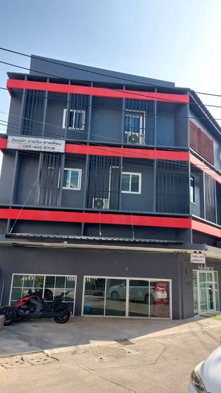 ตึกแถวสามชั้นครั้ง ปากซอยติวานนท์ 9 ติดรถไฟสถานีแคราย