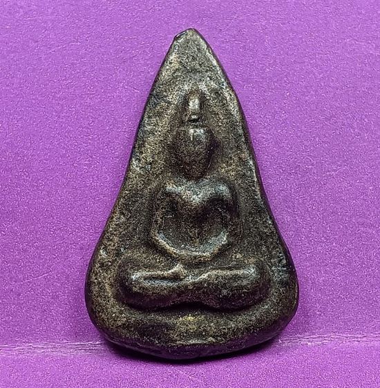 พระกลีบบัวหลังพระปิดตาหลวงปู่บุญวัดกลางบางแก้ว