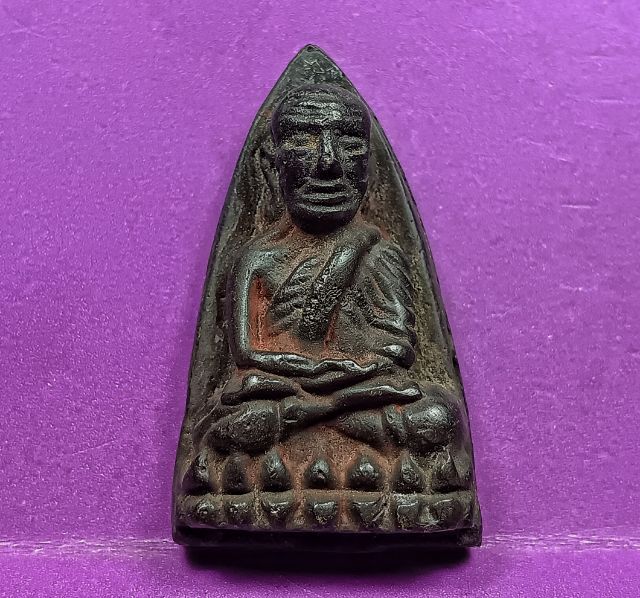 รูปหล่อโบราณพิมพ์เตารีดหลวงปู่ทวดวัดช้างให้ปี 2505