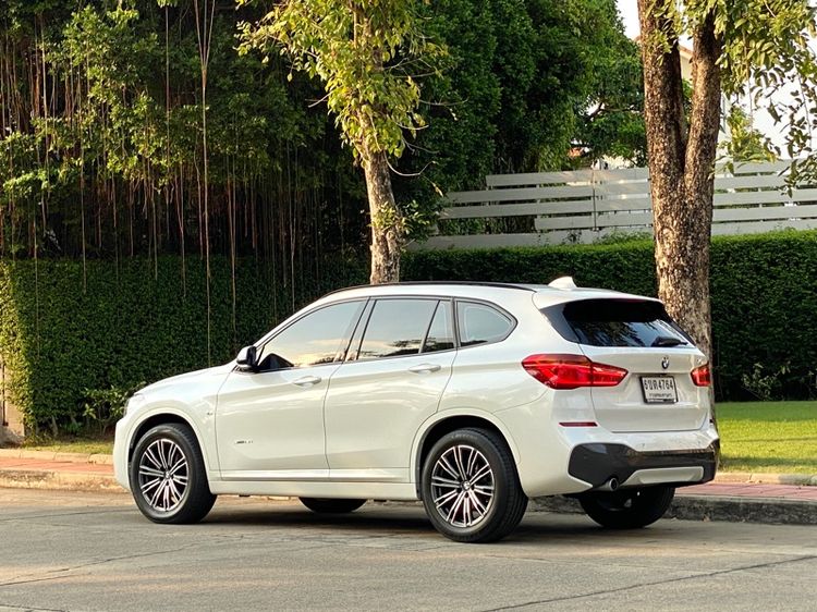 BMW X1 2018 2.0 sDrive18d M Sport Utility-car ดีเซล ไม่ติดแก๊ส เกียร์อัตโนมัติ ขาว รูปที่ 4