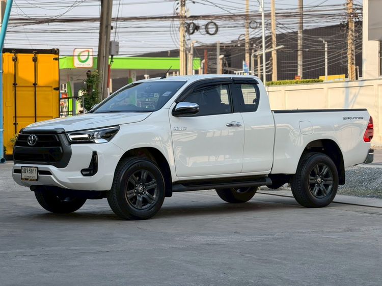 รถ Toyota Hilux Revo 2.4 Prerunner Mid สี ขาว