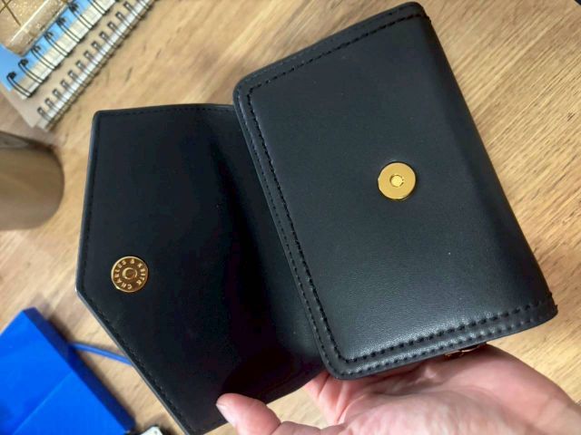 กระเป๋ายี่ห้อแท้จากห้าง 2,300 ขายแค่ 650 แถมฟรีอีก1ใบ รูปที่ 4
