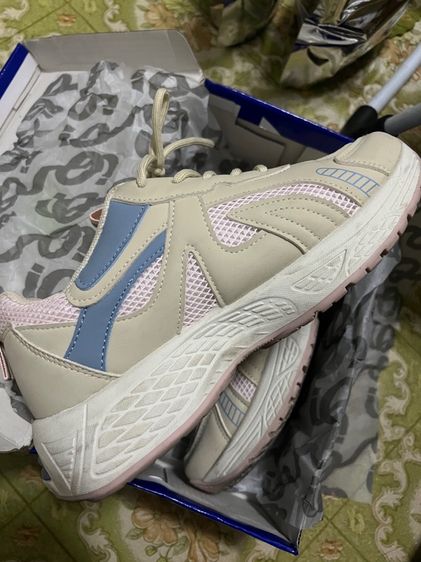 รองเท้าวิ่งผู้หญิง