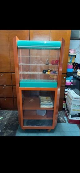 ขายด่วน ตู้โชว์บุหรี่ ทำสีใหม่มีล้อเข็นได้ ราคา2,000บาท รูปที่ 4