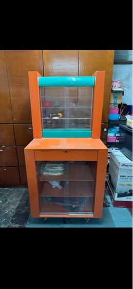 ขายด่วน ตู้โชว์บุหรี่ ทำสีใหม่มีล้อเข็นได้ ราคา2,000บาท