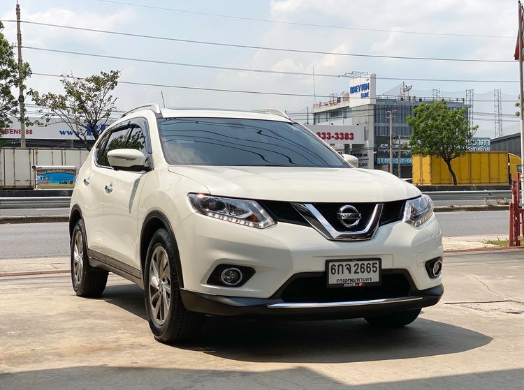 รถ Nissan X-Trail 2.5 V 4WD สี ขาว