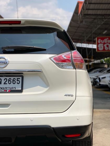 Nissan X-Trail 2016 2.5 V 4WD Utility-car เบนซิน ไม่ติดแก๊ส เกียร์อัตโนมัติ ขาว รูปที่ 4
