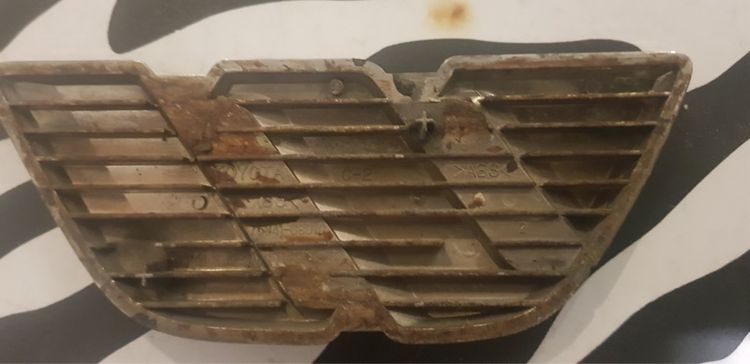 Logo กระจังหน้า TOYOTA WISH.  รูปที่ 2