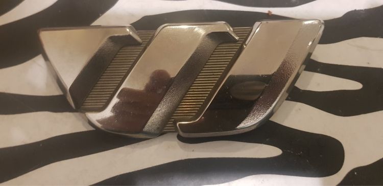 Logo กระจังหน้า TOYOTA WISH. 