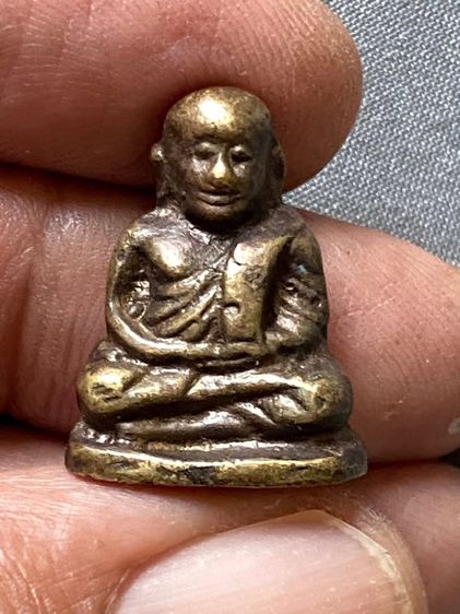 รูปหล่อหลวงพ่อเงิน วัดบางคลานครับ