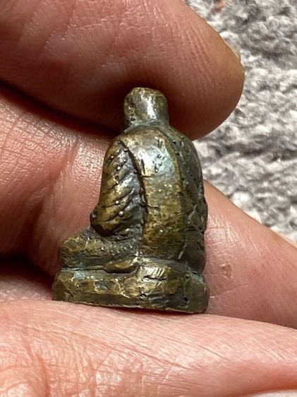 รูปหล่อรุ่นแรกหลวงพ่อขอม วัดไผ่โรงวัว จ.สุพรรณบุรี ปี2497 พิมพ์เล็กหายาก สวยๆเดิมๆครับ รูปที่ 5