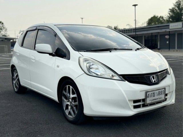 Honda Jazz 2013 1.5 S i-VTEC Sedan เบนซิน LPG เกียร์อัตโนมัติ ขาว รูปที่ 2