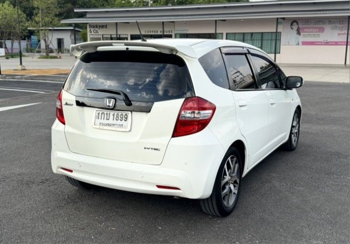 Honda Jazz 2013 1.5 S i-VTEC Sedan เบนซิน LPG เกียร์อัตโนมัติ ขาว รูปที่ 3
