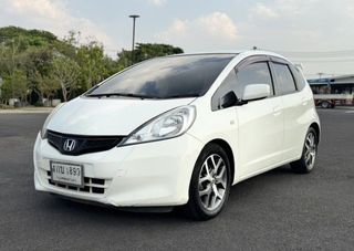 Honda Jazz 1.5S Auto ปี2013 รถบ้านมือเดียวป้ายแดง ติดแก๊สLPG สภาพพร้อมใข้งาน