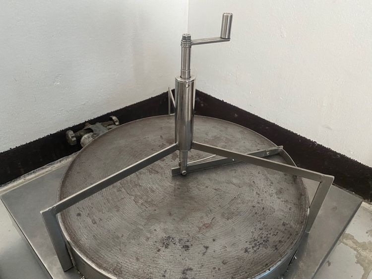 อุปกรณ์ในครัวอื่นๆ ที่หมุนเครป  3 ขา 14 นิ่ว