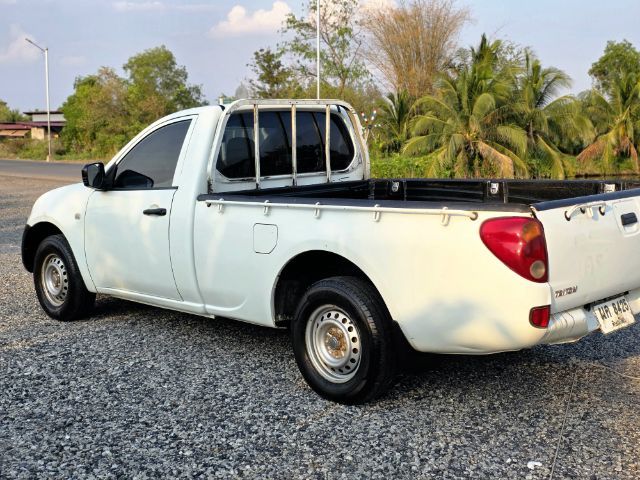 Mitsubishi Triton 2013 2.5 GL Pickup ดีเซล ไม่ติดแก๊ส เกียร์ธรรมดา ขาว รูปที่ 3