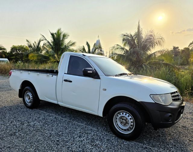 รถ Mitsubishi Triton 2.5 GL สี ขาว