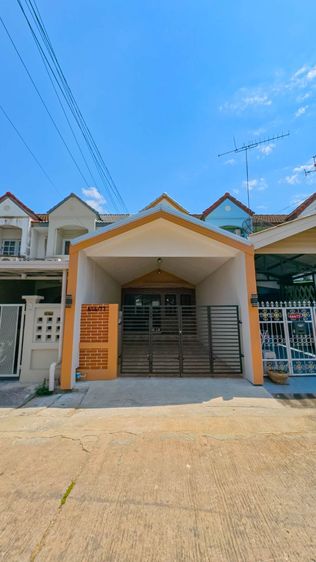 ขายบ้าน หมู่บ้านนวกานต์ 2 ห้องนอน 2 ห้องน้ำ พร้อมเฟอร์นิเจอร์ ทำเลดีใกล้รามอินทรา ใกล้ห้าง Fashion Island  เดินทางสะดวก พร้อมเข้าอยู่ได้เลย