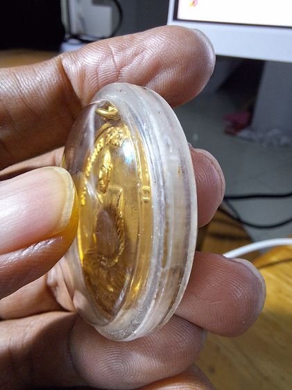 เหรียญรุ่นแรกย้อนยุค รุ่นแรก (มงคลถาวร)เนื้อฝาบาตร หลวงพ่อกวย วัดโฆสิตาราม 2555 รูปที่ 3