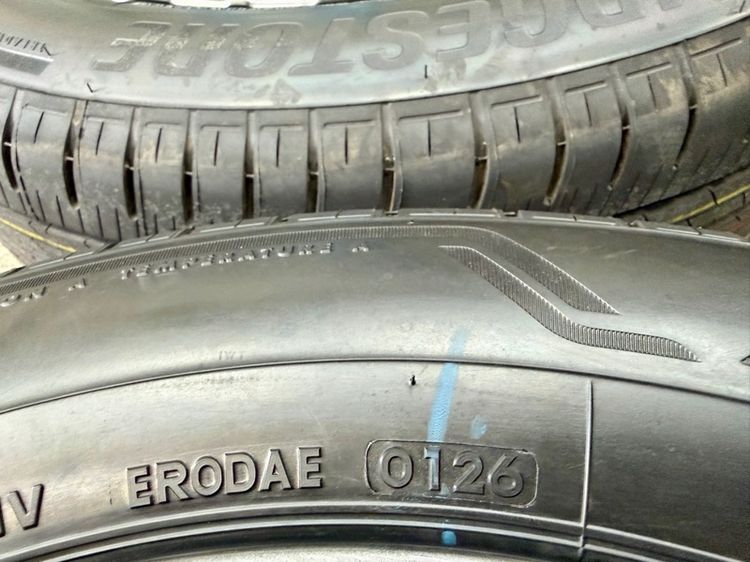 ยางถอดป้ายแดงขอบ 17” ยี่ห้อ BRIDGESTONE รุ่น ALENZA HL33 ขนาด 215-60R17 ปี 26 สีเส้นตุ่มหน้ายางยังอยู่ รูปที่ 2
