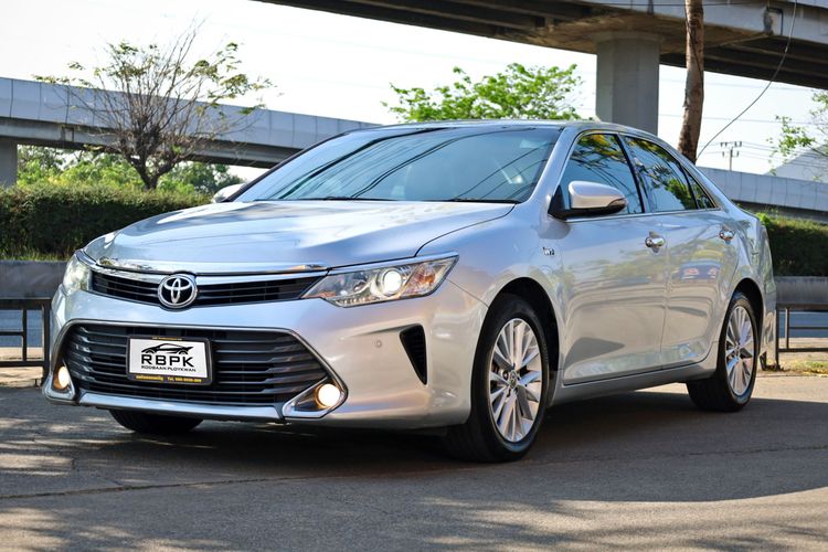 รถ Toyota Camry 2.0 G สี เทา