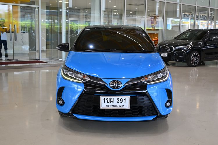 รถ Toyota Yaris 1.2 Sport Premium สี ฟ้า