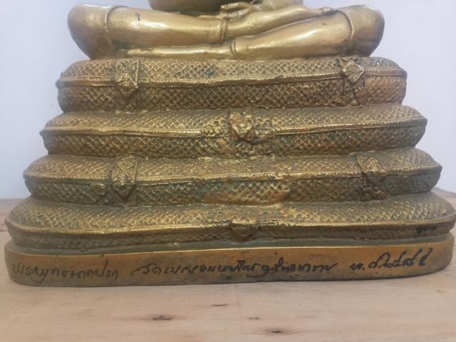 พระบูชา นาคปรก ขานด9นิ้ว เนื้อทองเหลือง รูปที่ 3