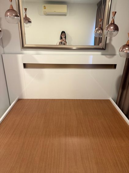 เตียงนอน 6 ฟุต Modern สีขาวตัดลายไม้ สภาพสวย รูปที่ 2