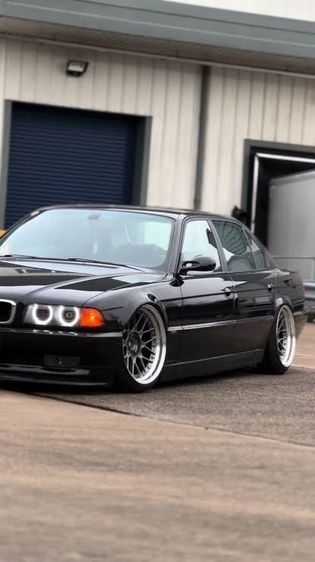 รถ BMW Series 7 750i สี ดำ