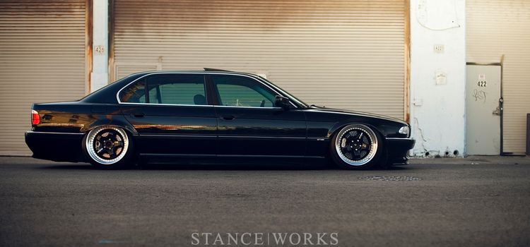 BMW Series 7 2000 750i Sedan เบนซิน ไม่ติดแก๊ส เกียร์อัตโนมัติ ดำ รูปที่ 2