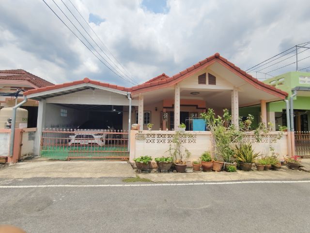 อื่นๆ ไม่มี 2015 ไม่ใช่ ขายบ้านจัดสรรหมู่บ้านสหชัยข้างวัดป่ายุบ
เนื้อที่44ตารางวา2ห้องนอน 1ห้อง จอดรถยนต์ได้1คัน ทำเลใกล้เซเว่นหลายที่ในซอยบ่อนไก่  ตลาดสหชัย เดินทางไปไหนมาไกนสดวกสบาย ขายในราคาเป็นกันเอง1,650,000ราคาต่อรองได้คับ รูปที่ 2