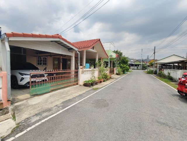 อื่นๆ ไม่มี 2015 ไม่ใช่ ขายบ้านจัดสรรหมู่บ้านสหชัยข้างวัดป่ายุบ
เนื้อที่44ตารางวา2ห้องนอน 1ห้อง จอดรถยนต์ได้1คัน ทำเลใกล้เซเว่นหลายที่ในซอยบ่อนไก่  ตลาดสหชัย เดินทางไปไหนมาไกนสดวกสบาย ขายในราคาเป็นกันเอง1,650,000ราคาต่อรองได้คับ รูปที่ 3