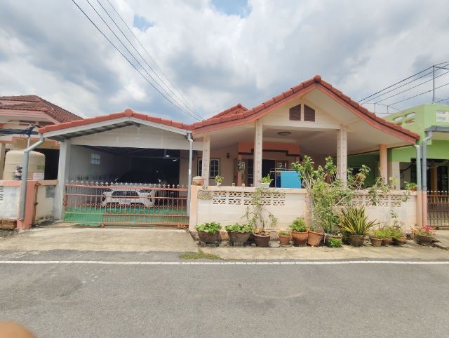 อื่นๆ ไม่มี 2015 ไม่ใช่ ขายบ้านจัดสรรหมู่บ้านสหชัยข้างวัดป่ายุบ
เนื้อที่44ตารางวา2ห้องนอน 1ห้อง จอดรถยนต์ได้1คัน ทำเลใกล้เซเว่นหลายที่ในซอยบ่อนไก่  ตลาดสหชัย เดินทางไปไหนมาไกนสดวกสบาย ขายในราคาเป็นกันเอง1,650,000ราคาต่อรองได้คับ รูปที่ 4