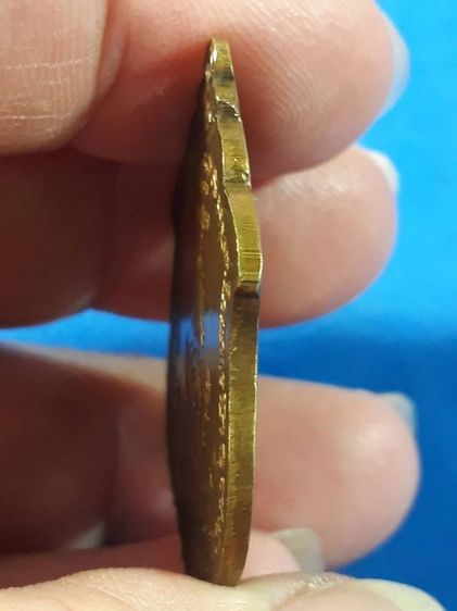 เหรียญแม่ทัพ หลวงพ่อแดง วัดเขาบันไดอิฐ จ.เพชรบุรี ปี2511 เนื้อทองฝาบาตร รูปที่ 3